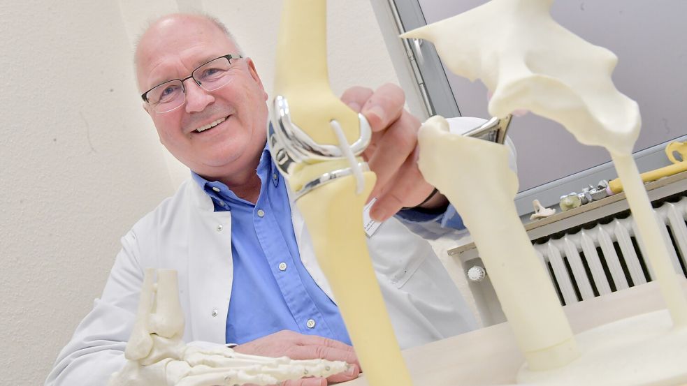 Knie- und Hüftgelenke sind das Metier von Dr. Holger Alex. Foto: Ortgies