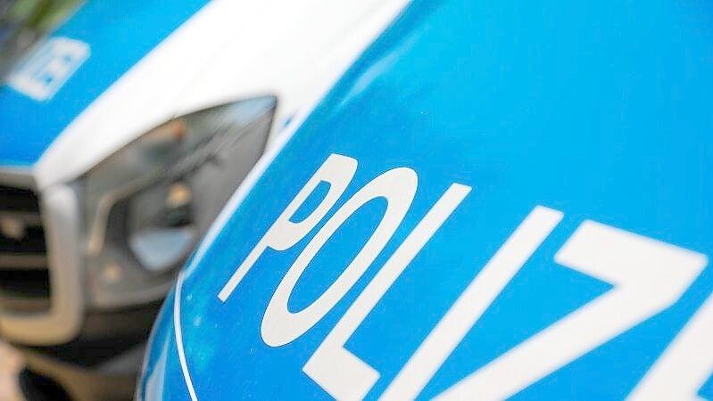Zwei maskierte Räuber haben eine Tankstelle an der B75 in Bremen-Huchting überfallen. Foto: Michael Gründel
