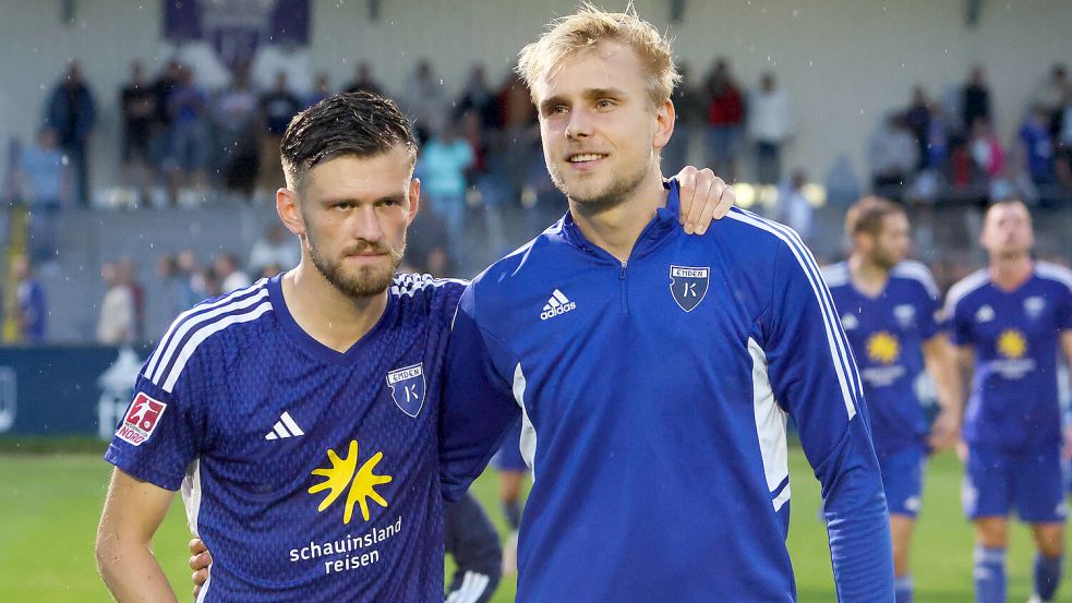 Marvin Eilerts (rechts) könnte auch gegen Flensburg zusammen mit Dennis Engel in der Defensive spielen. Foto: Doden/Emden