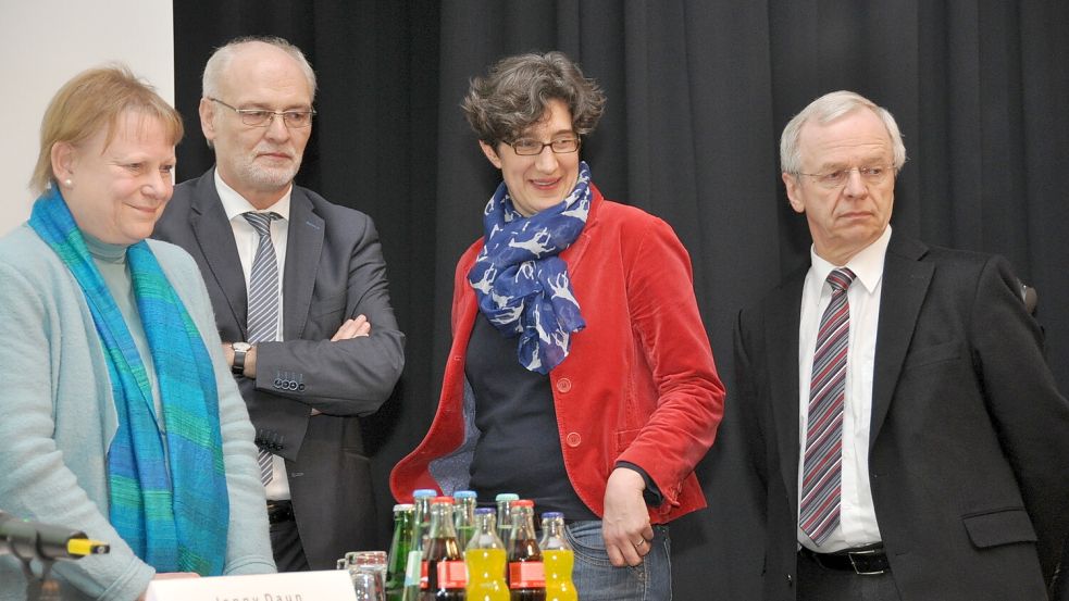 Umweltstaatssekretärin Almut Kottwitz, der Regionalbeauftragte Franz-Josef Sickelmann, Kreisrätin Jenny Daun und Landrat Bernhard Bramlage stellten sich in Leer mehrfach der Diskussion. Foto: Wolters/Archiv