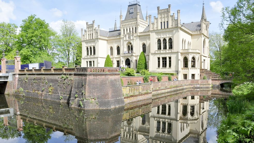 In der Evenburg sind zwei Ausstellungen zu sehen. Foto: Wolters/Archiv