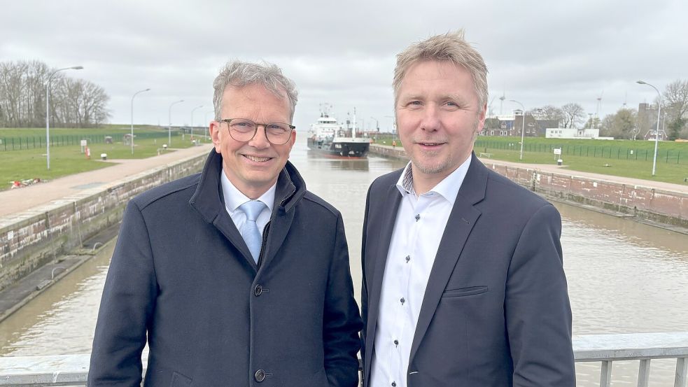 Die Planer von Niedersachsen Ports: Holger Banik (links) und Aiko Hollander. Foto: Teschke