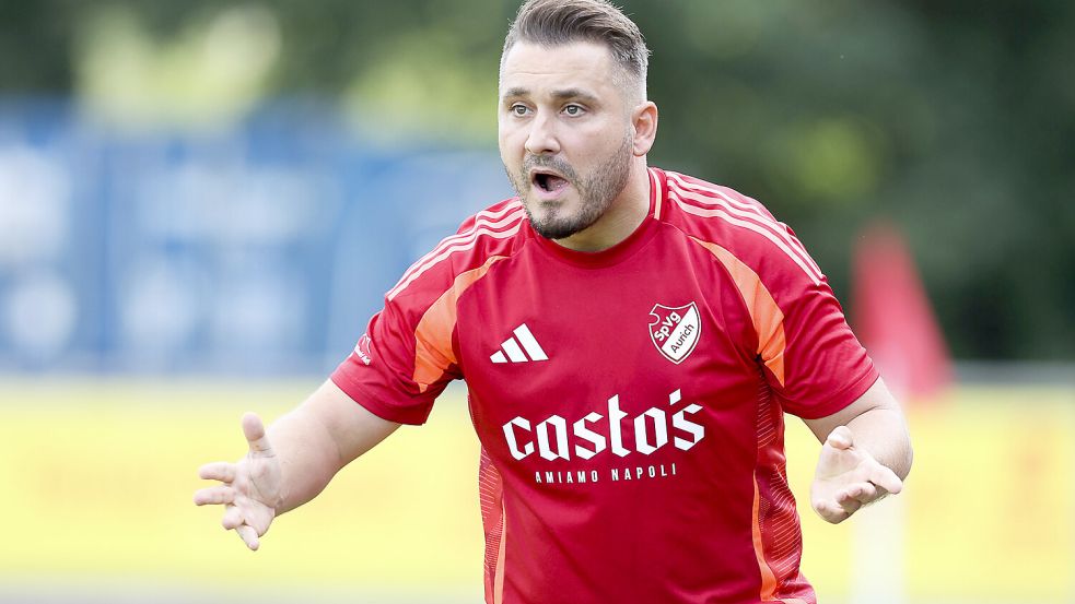 Aurichs Trainer Claudio Casto durfte diesmal nicht am Seitenrand gestikulieren. Foto: Doden