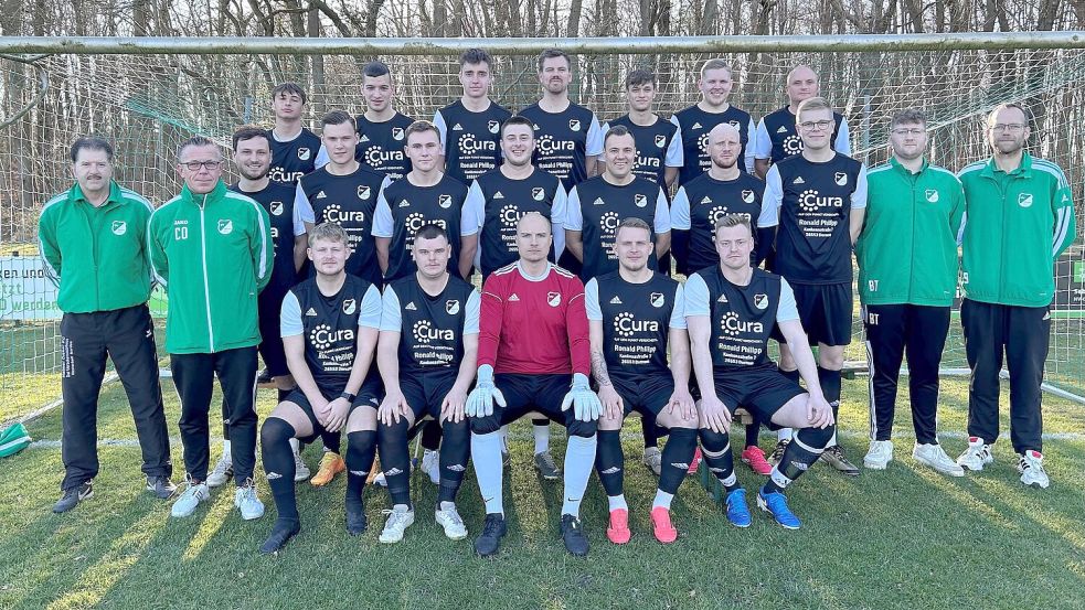 Der SV Dornum hat ein spielstarkes Teams. Cheftrainer Jens Dieker (links) war jahrelang Trainer in der Bezirksliga. Foto: Privat