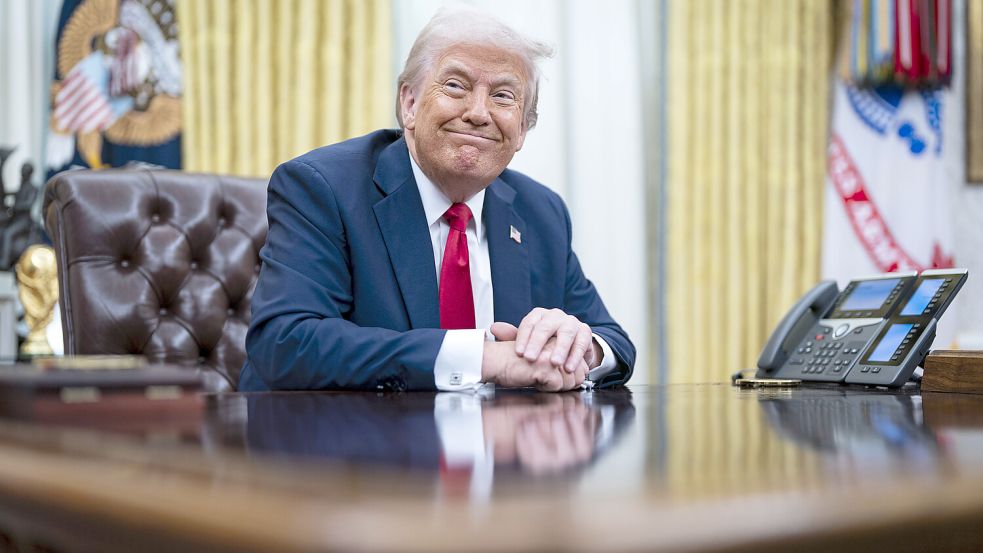 Donald Trump hegt nach eigener Aussage den Wunsch nach einer dritten Amtszeit – doch die US-Verfassung setzt ihm Grenzen. Foto: IMAGO/MediaPunch