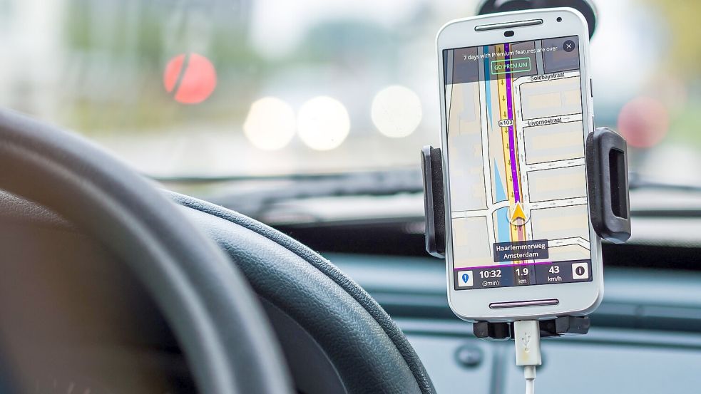 Ob Navi am Telefon oder im Auto - während der Fahrt gilt: Finger weg. Foto: Pixabay