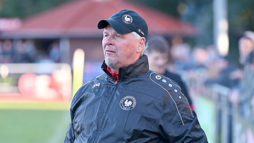Trainer Jürgen Zimmermann möchte sich mit dem Klassenerhalt aus Wiesmoor verabschieden. Foto: Steenhoff