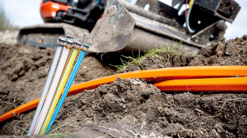 Beim Glasfaserausbau im Landkreis Aurich lief einiges schief. Auch in Wiesmoor warten viele trotz Anschluss noch immer auf schnelles Internet. Foto: Dpa/Schuldt