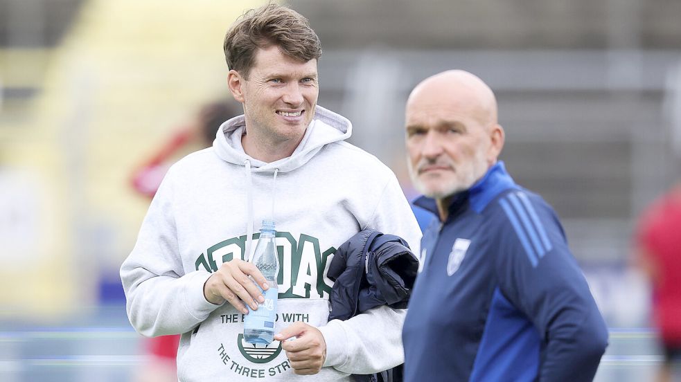 Henning RIeßelmann (links) wird mit dem SV Meppen in Verbindung gebracht, Trainer Stefan Emmerling hofft auf eine weitere Zusammenarbeit. Foto: Doden/Emden
