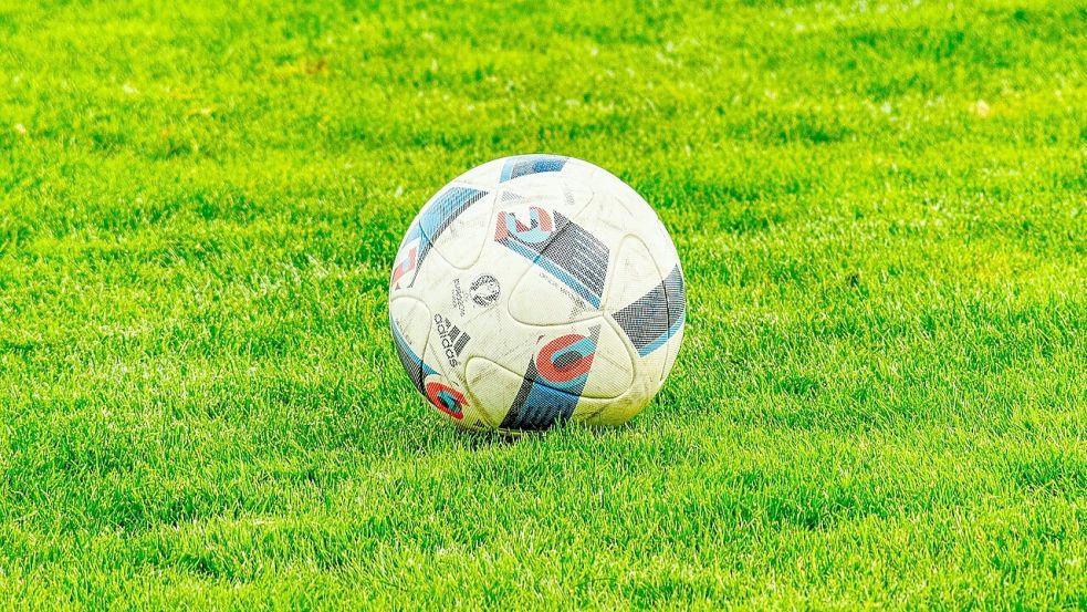 Für Germania Leer ruht an diesem Sonntag der Ball. Symbolfoto: Jan-Niklas Kö/Pixabay