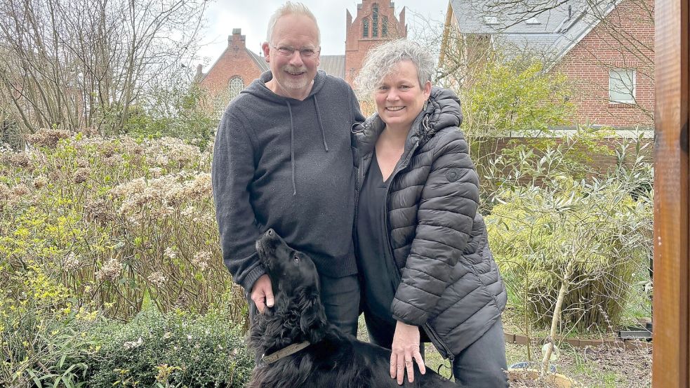 Carsten Wittwer und Margrit Tuente verlassen die Insel. Hündin Alva kommt natürlich mit. Foto: Ferber