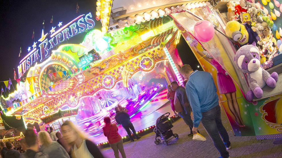 Der Musikexpress gehört zum Ostermarkt und zum Schützenfest in Emden. Foto: J. Doden/Archiv