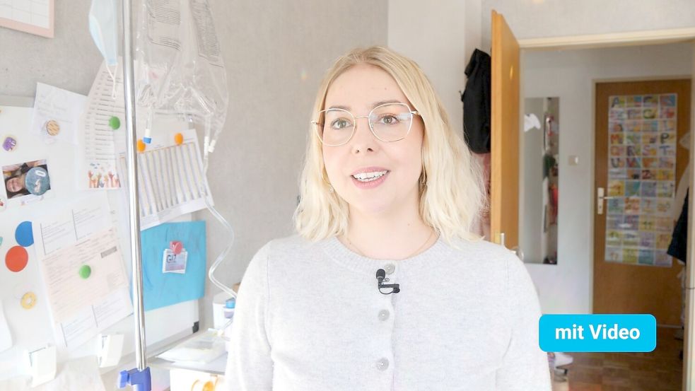 Die 26-jährige Lara Fischer aus Aurich macht die Dialyse zu Hause. Foto: Fäustel