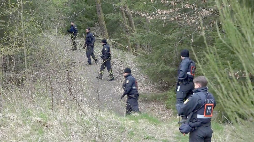 Nach dem Dreifachmord in Weitefeld läuft die internationale Suche nach dem mutmaßlichen Mörder auf Hochtouren. Foto: dpa/Andreas Winkler