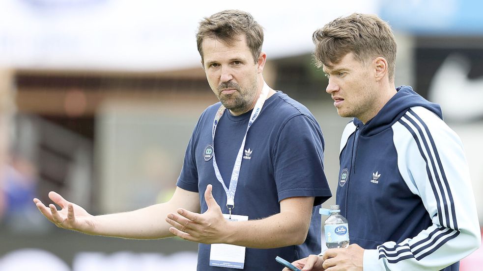 Nils Janzen (links) tauschte sich am Mittwoch mit dem Kickers-Vorstand aus.