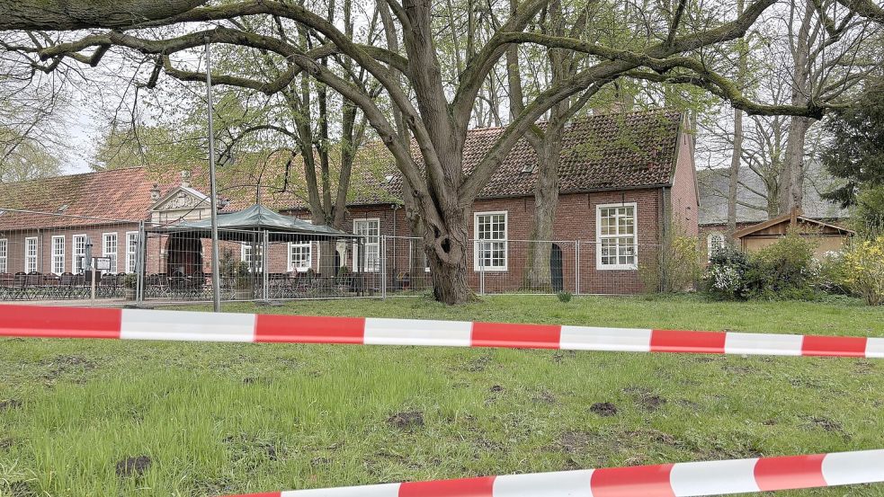 Mit Bauzäunen und Flatterbändern wurde der Bereich abgesperrt. Foto: Bothe