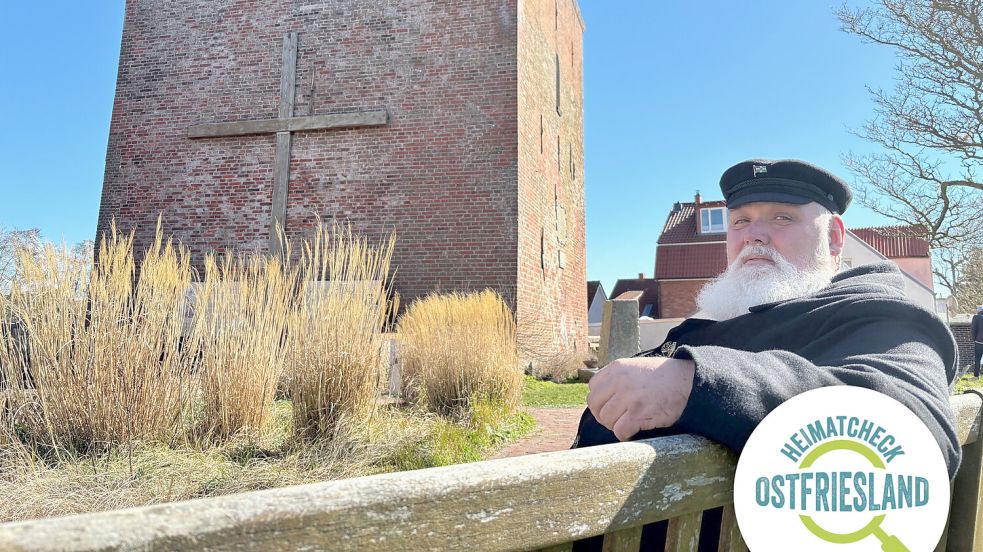 Auch über den Alten Leuchtturm samt Walfängerfriedhof weiß Nils Nörtemann einiges zu berichten. Foto: Ferber