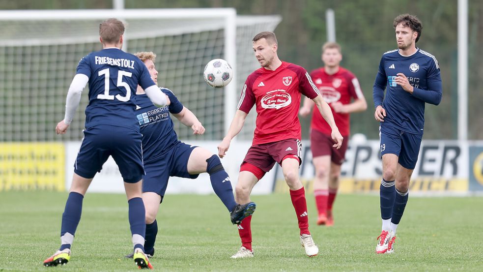 Dank eines späten Treffers feierte der TSV Friesenstolz Riepe doch noch einen knappen Heimsieg. Foto: Doden/Emden