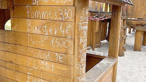 Bei jüngeren Besuchern ist vor allem die Burgküche für Rollenspiele beliebt. Foto: Tomé