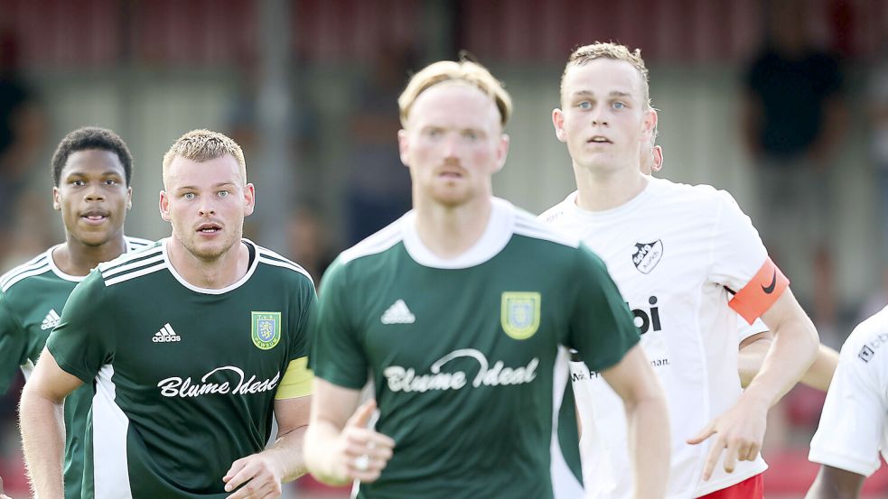Klaas Folkerts (rechts) spielt ab Sommer mit Jean-Paul Bamezon (von links), Malte Risto und Marek Hinrichs zusammen. Foto: Doden/Emden