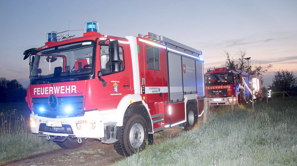Das neue Löschgruppenfahrzeug der Feuerwehr erwies sich bei diesem Einsatz als vorteilhaft.