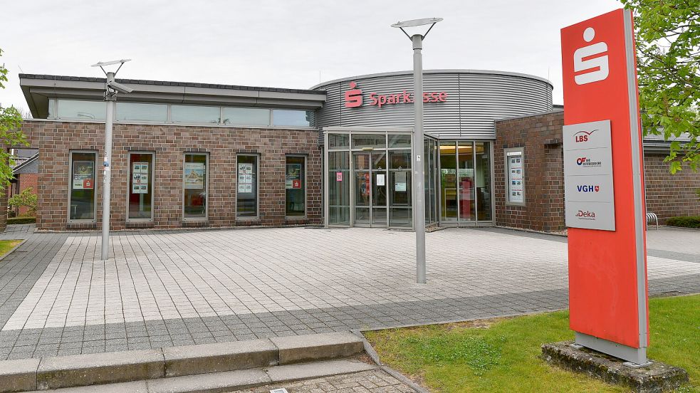 Zum 1. Oktober 2025 wird die Sparkassen-Filiale in Hinte in eine SB-Filiale umgewandelt. Fotos: Heinz Wagenaar