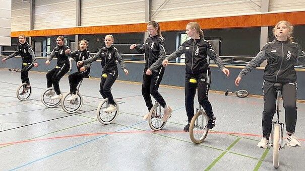 Auf dem Einrad fährt jeder für sich, aber alle gemeinsam. Foto: Tatjana Gettkowski