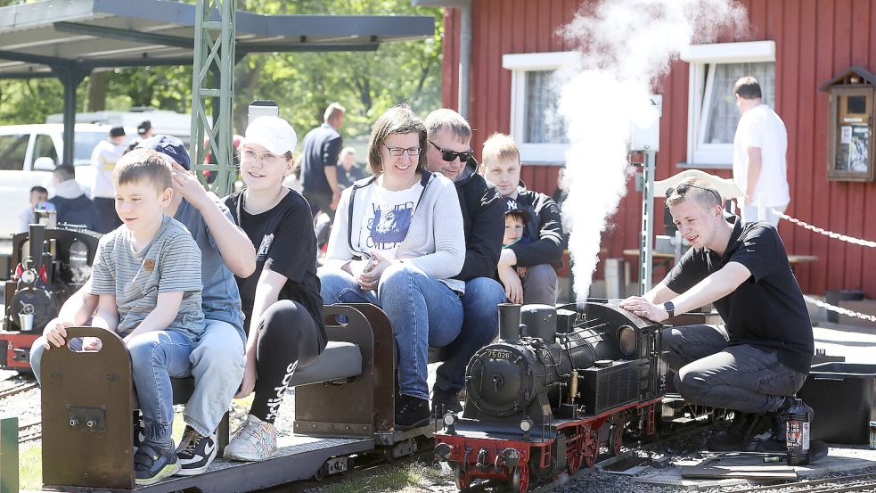 Eine Fahrt mit den Minibahnen ist ein Spaß für Kinder und Erwachsene. Foto: Jens Doden