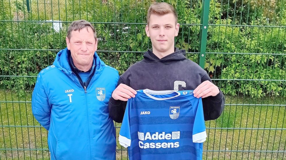 Der 18-jährige Torwart Jonas Dieken (rechts) wechselt zum TuS Esens. Foto: Verein