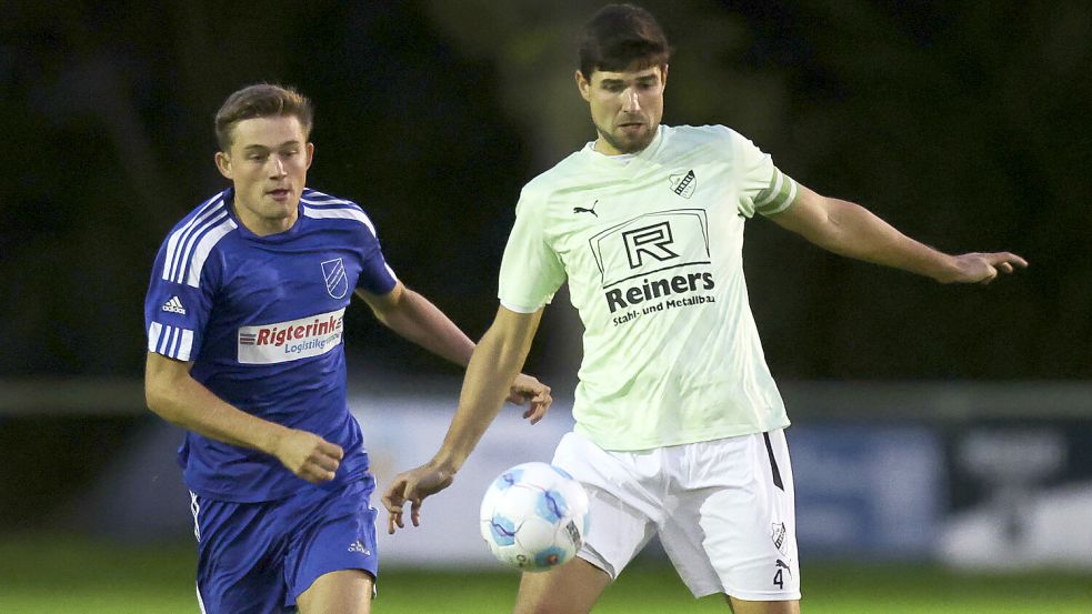 Tim Schouwer (rechts) leitete für GW Firrel mit zwei Toren am Freitagabend die Wende im Spiel gegen Wildeshausen ein. Foto: Doden