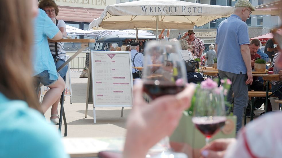 Das Borkumer Weinfest hat sich auf der Insel in den vergangenen Jahren etabliert. Foto: Florian Ferber/Archiv