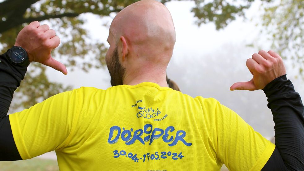 So sah das Dörloper-Shirt von 2024 aus. Welches Design die Läufer wohl in diesem Jahr erwartet? Foto: Archiv/Nicole Böning