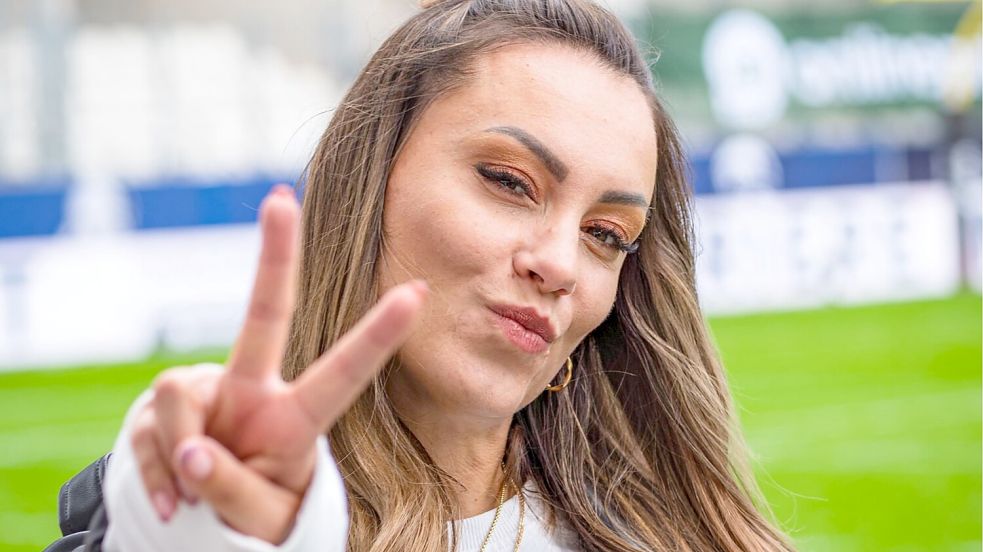 Gut gelaunt und voller Begeisterung für ihren Lieblingssport: So kennen ihre Follower die Friedeburgerin Stephanie Schutta. Foto: Schutta