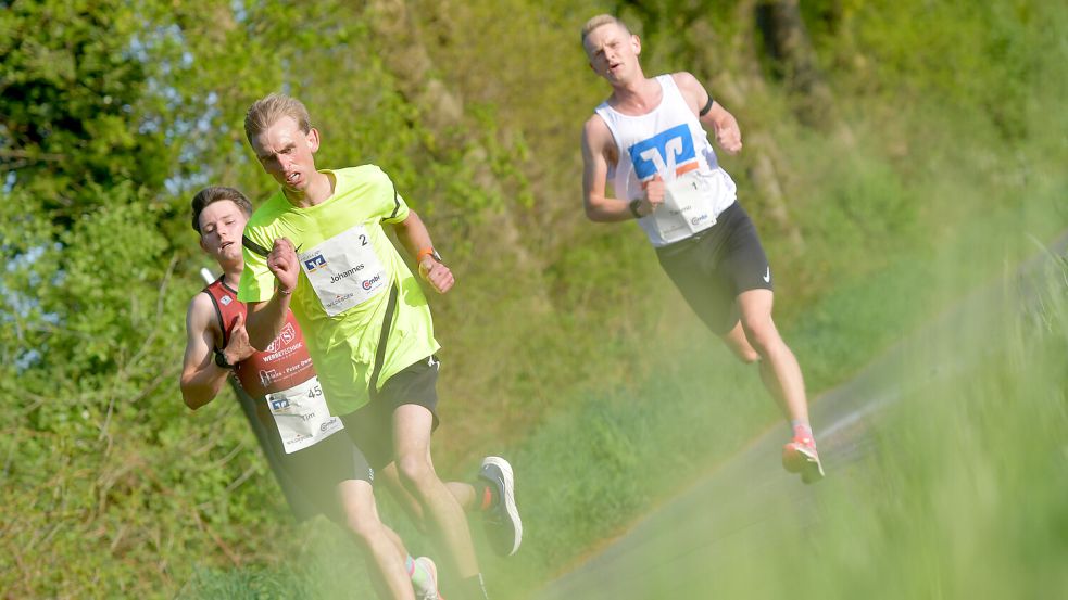 Tim Veith, Johannes Wiltfang und Tammo Oldigs (von links) lieferten sich ein spannendes Rennen. Foto: Klaus Ortgies