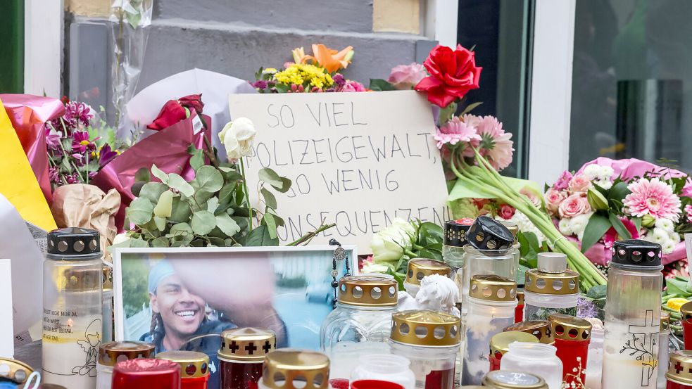 Auch am Gedenkort für Lorenz A. wurden Konsequenzen für Polizeigewalt gefordert. Foto: Hock