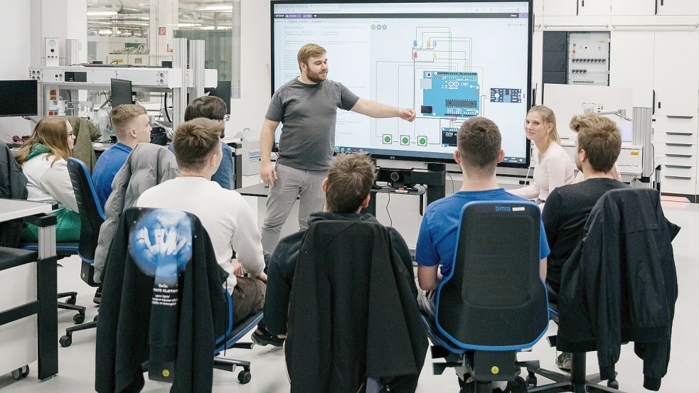 Auch die Theorie gehört bei VW zur Ausbildung. Foto: Volkswagen AG