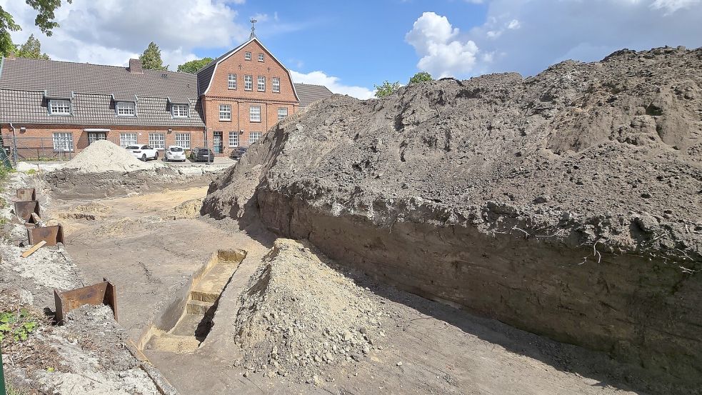 Die Archäologen der Ostfriesischen Landschaft untersuchten das Gelände nach möglichen Funden. Foto: Jonas Bothe