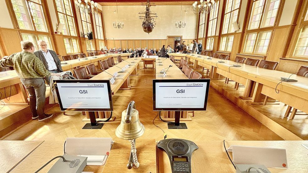Schon 30 Minuten vor Beginn der Sitzung füllte sich der Zuschauerbereich des Ratssaals.