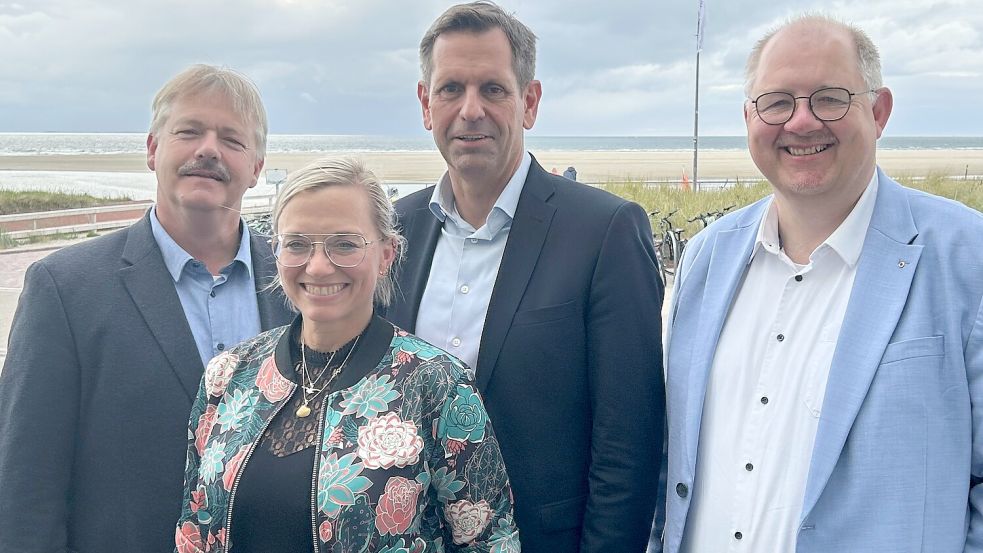 Austausch auf Borkum: Olaf Look (von links), Melanie Helms, Olaf Lies und Markus Stanggassinger. Foto: SPD Borkum