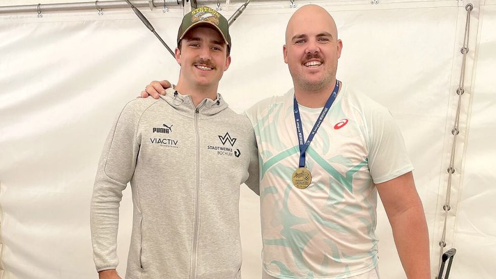 Motivierende Begegnung in Halle: William Wolzenburg (links) traf einen der ganz Großen in der Leichtathletik, den australischen Weltklassewerfer Matthew Denny, der bei den Olympischen Spielen in Paris Dritter mit dem Diskus geworden war. Foto: Privat
