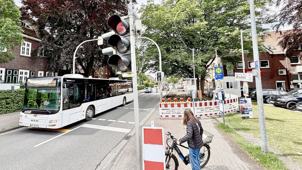 Die Arbeiten an der Hauptstraße haben Auswirkungen auf die Öffis. Foto: Klaus Ortgies