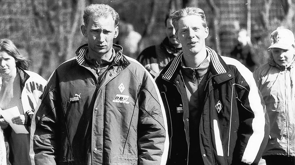Als junger Spieler bei Werder Bremens U19 und den Amateuren lernte Timo Schultz (rechts) auch Werder-Legende Dieter Eilts kennen. Foto: Archiv