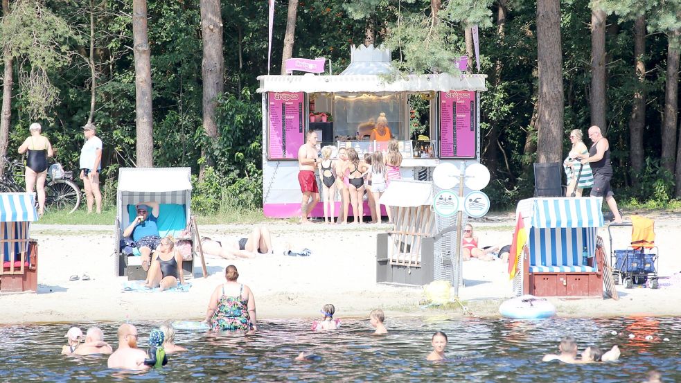 Die pinke Crêpe-Bude mit Glitzer wird im Laufe des Freitags am Ottermeer erwartet. Foto: Archiv/Nicole Böning