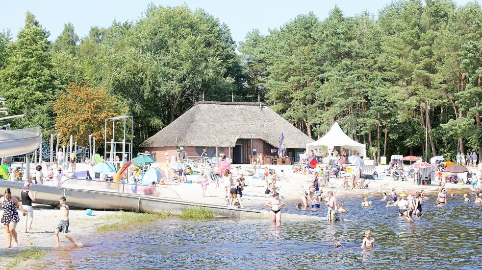 Im vergangenen Jahr startete Michael Langenscheidt mit dem Imbissbetrieb am Ottermeer und hat das Angebot seitdem stetig erweitert. Foto: Archiv/Nicole Böning