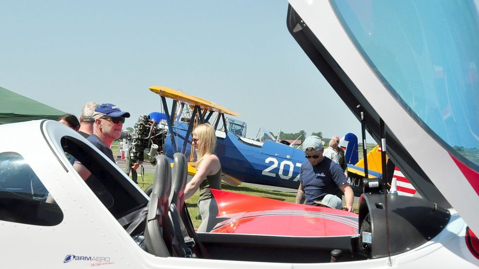 Am Flugplatz Leer-Papenburg wurde einiges geboten. Foto: Bodo Wolters