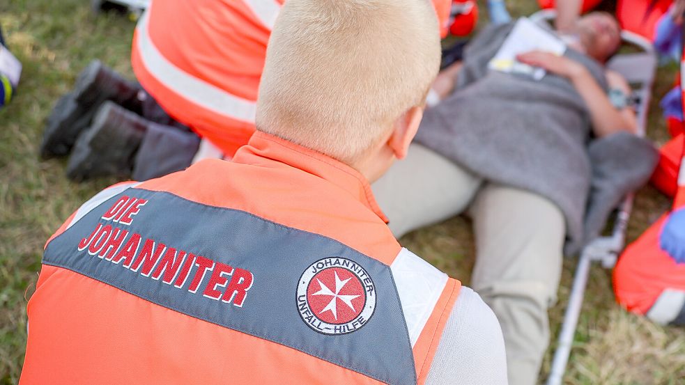 Die Johanniter-Unfall-Hilfe in Niedersachsen ist nun involviert. Symbolfoto: Jan Woitas/dpa