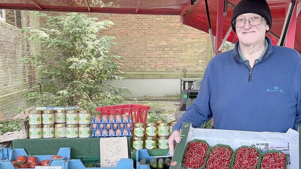 Die meisten seiner Produkte haben nur einen kurzen Weg zum Kunden: Alfred Iken bezieht vieles von regionalen Produzenten. Foto: Susanne Ullrich