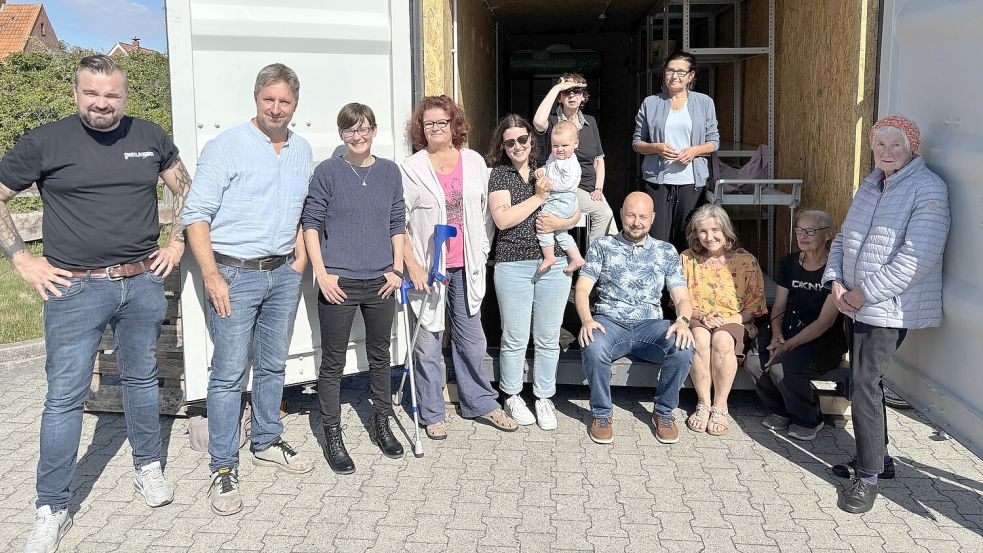 Wollen loslegen: Jens Pollmann (von links), Manuel Pietzner, Sandra Franke, Petra Gerlach, Janina Kulhanek (mit Sohn Jooke), Dennis Lotz, Ilka Binnewies, Cornelia Herschel, Hanne Bündig und hinten (von links) Friederike Krenzke und Sandra Hermanns. Foto: Florian Ferber