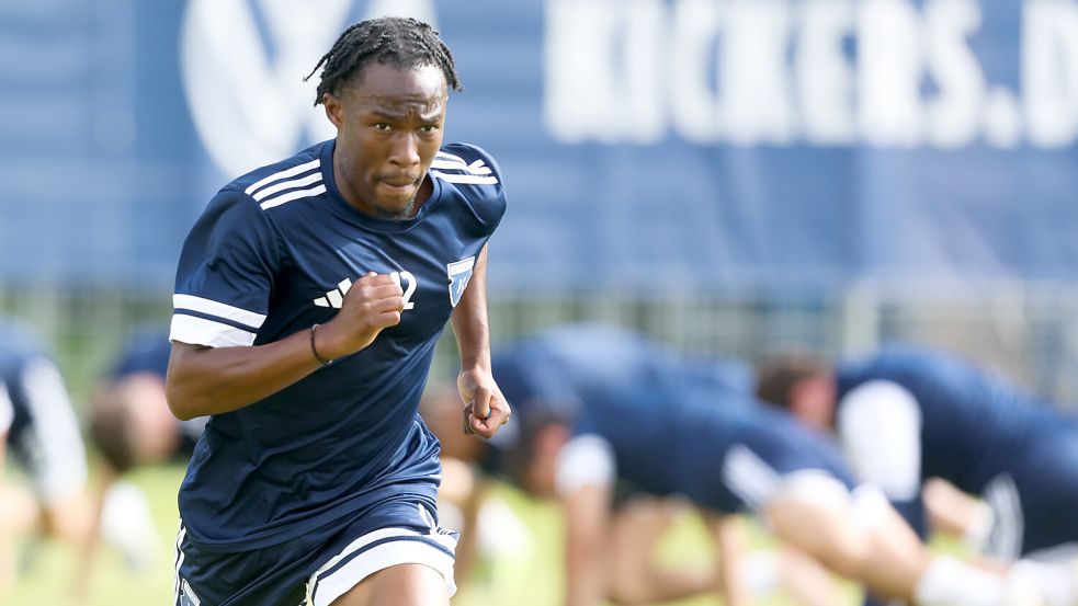 Michael Igwe spielte rechter Verteidiger, machte seine Sache gut. Foto: Doden/Emden