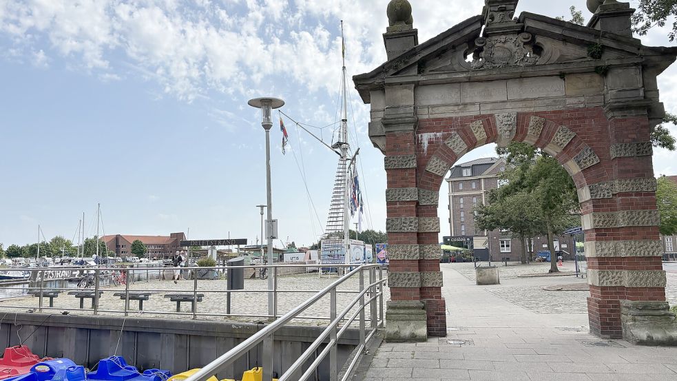 Der Hafentorplatz soll geschützt werden. Daher möchte die Stadt gerne ein angrenzendes Haus kaufen.